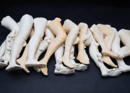 kunst - Ingrid Slaa - beeld - benen - purschuim