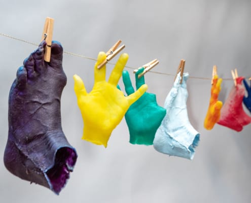 kunst - Ingrid Slaa - beeld - voeten - handen - siliconen