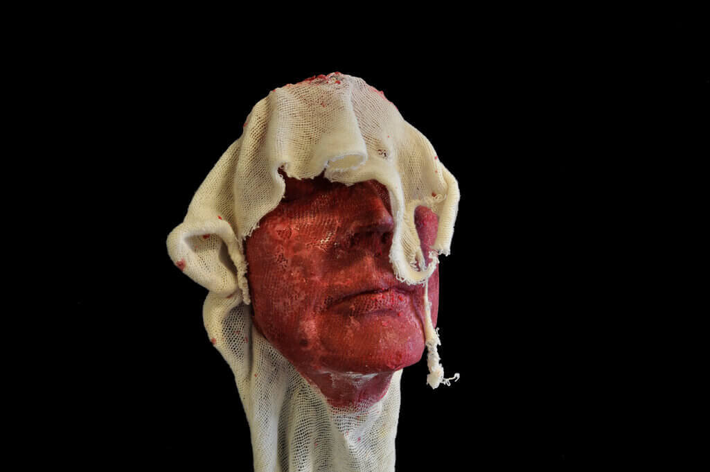 Ingrid Slaa l beeld - doek en was- gezicht - titel weg l sculpture - clotht and wax - face - title a way